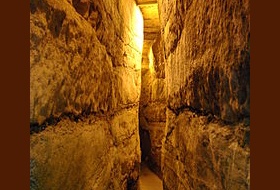 Туннель  Храмовой горы, он же Туннель  под Стеной Плача, он же..